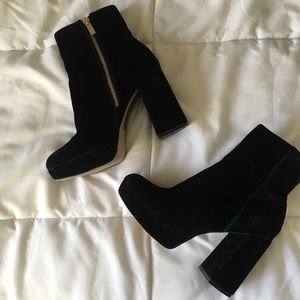 Stradivarius black velvet boots- Size 8
